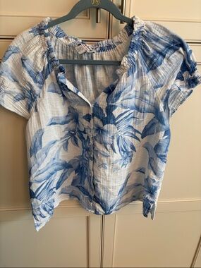 Tommy Bahama White Gauze Top with Blue Tropical Print 100.% Cotton L.